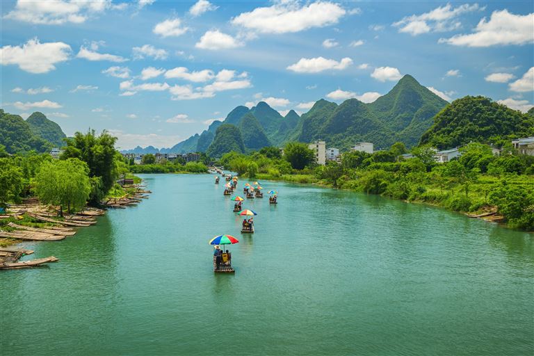 Panorama mit Yangtze-Kreuzfahrt & Zhangjiaj @ DinhBaoTran /adobestock