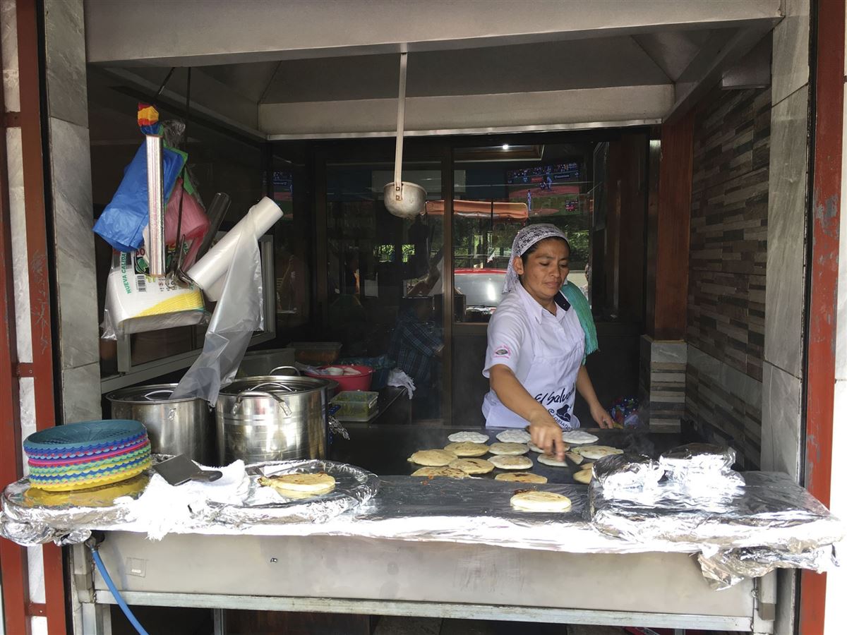 Tortillas (Pupusas)-Verkauf auf dem Markt