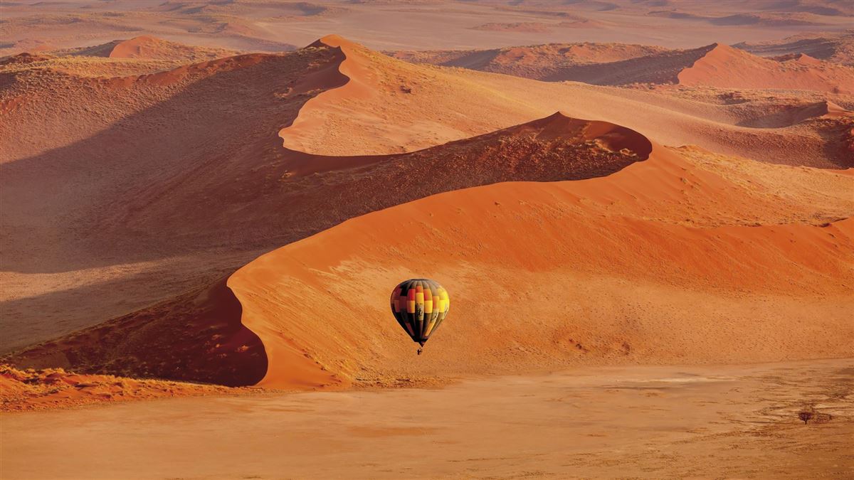 Rote Dünen der Namib Wüste (Ballonfahrt optional)