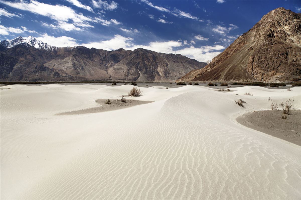 Das Hochgebirgstal von Nubra auf etwa 3.000 m Höhe