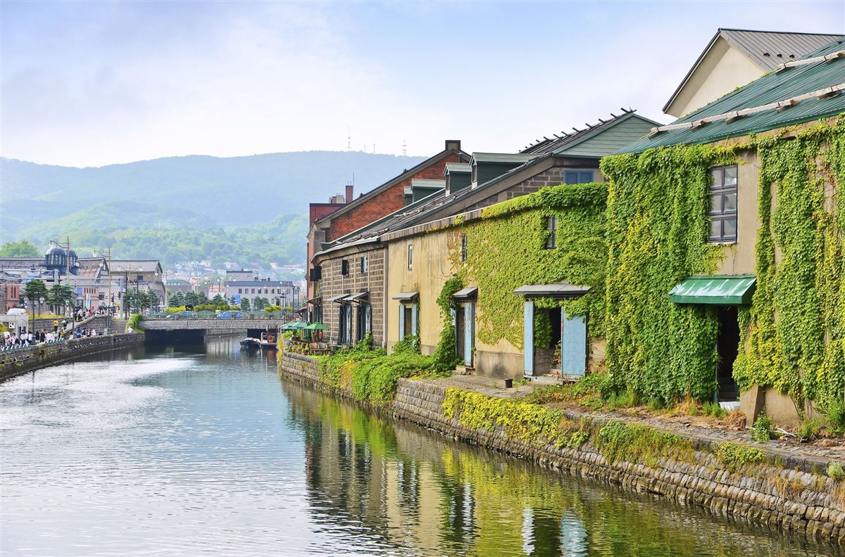 Blick auf den Otaru-Kanal im Sommer in Otaru, Hokkaido, Japan