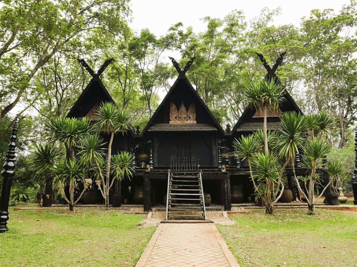 Baan Dam, Chiang Rai
