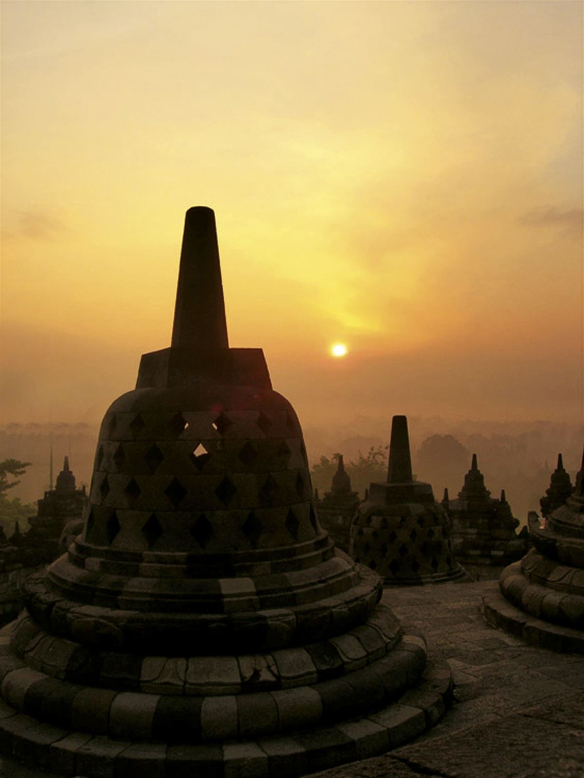 Sonnenaufgang am Borobudur-Tempel