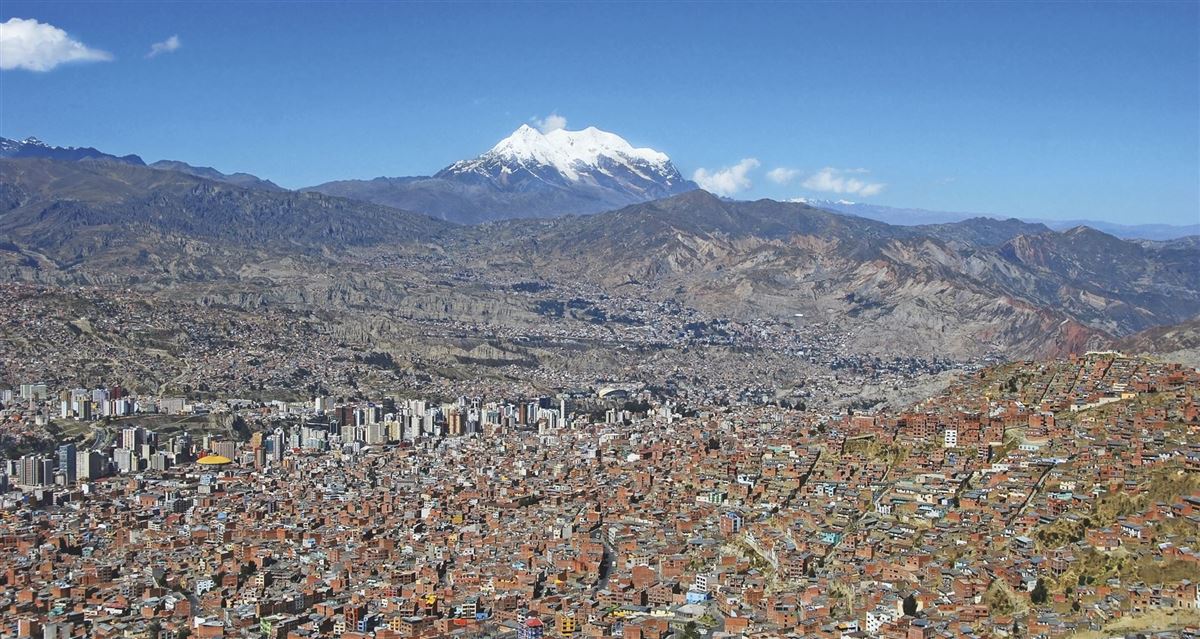 Blick auf La Paz und den Illimani (6.439 m.)