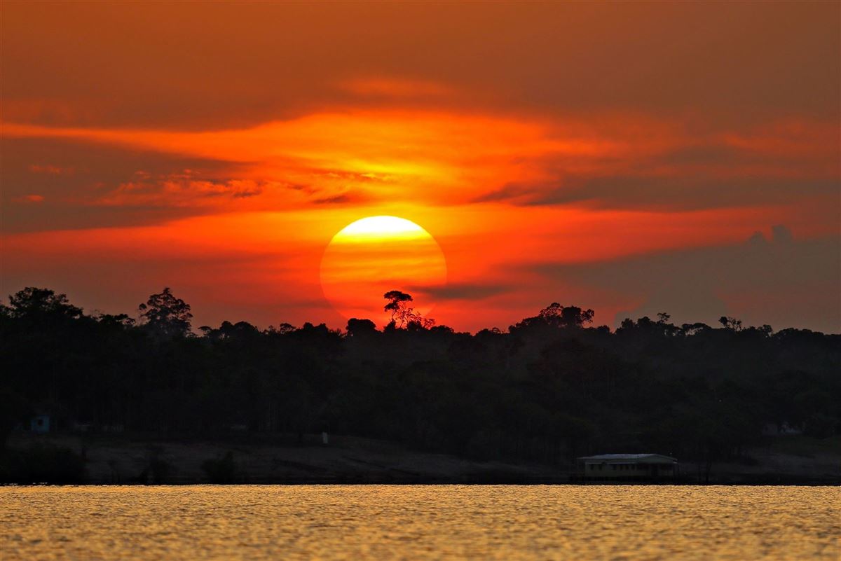Sonnenuntergang über dem Amazonas