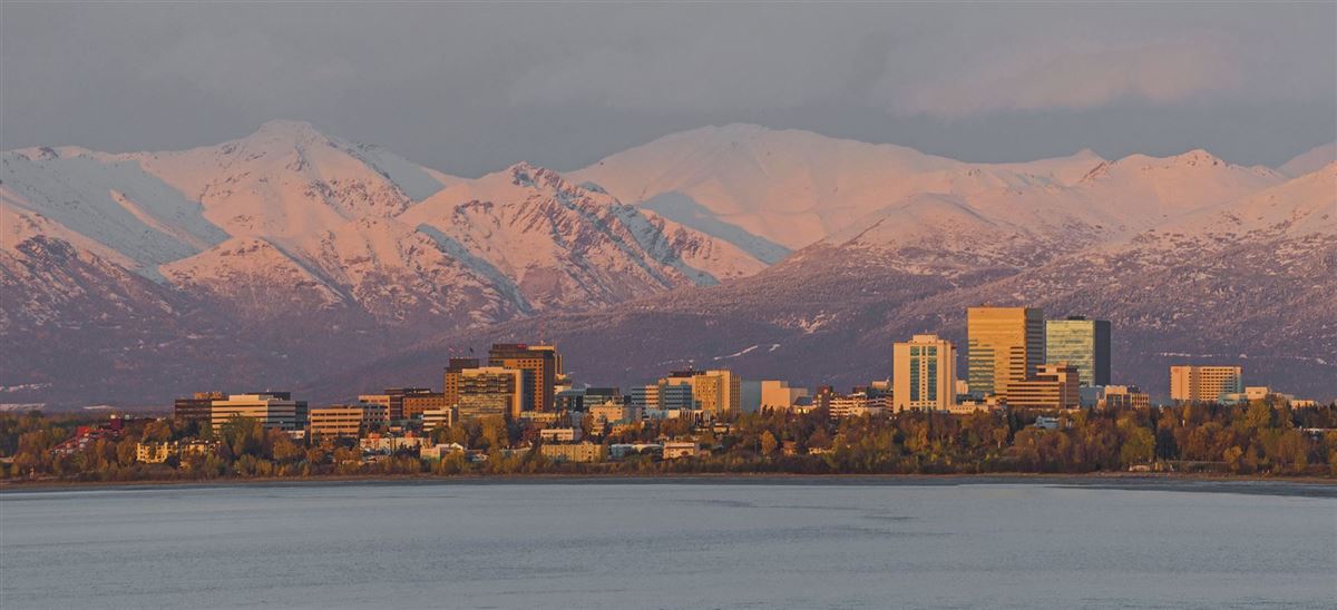 Anchorage vor der Kulisse der Chugach Mountains