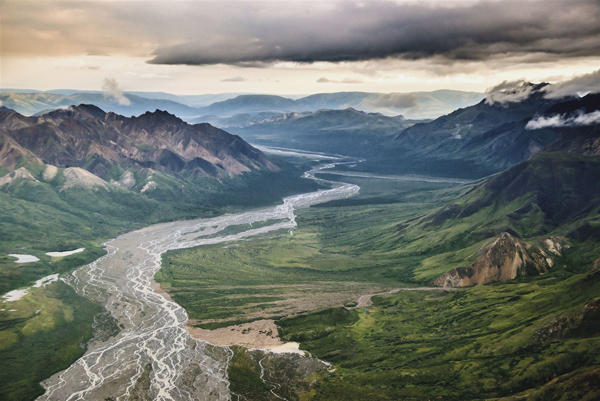 Das Tal des Susitna Flusses in den Talkeetna Bergen