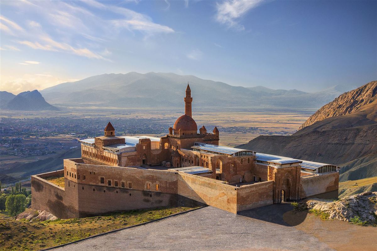 Blick über den historischen Ishak-Pasha-Palast