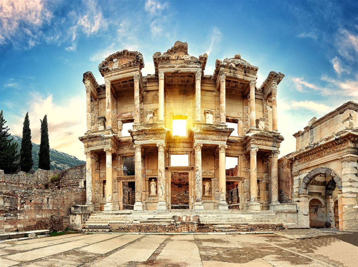 Fassade der antiken Celsus-Bibliothek in Ephesus