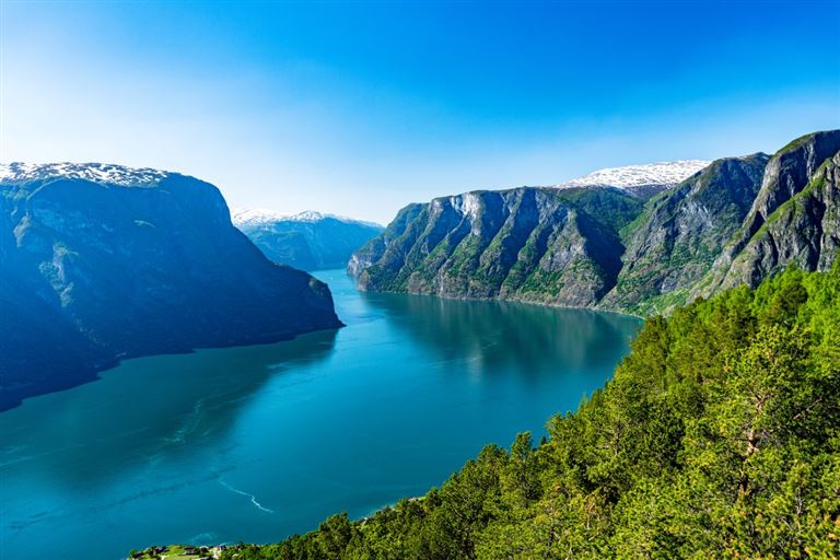 Norwegens Fjordwelt mit Flåmbahn & Hurtigruten @nanisimova/adobestock