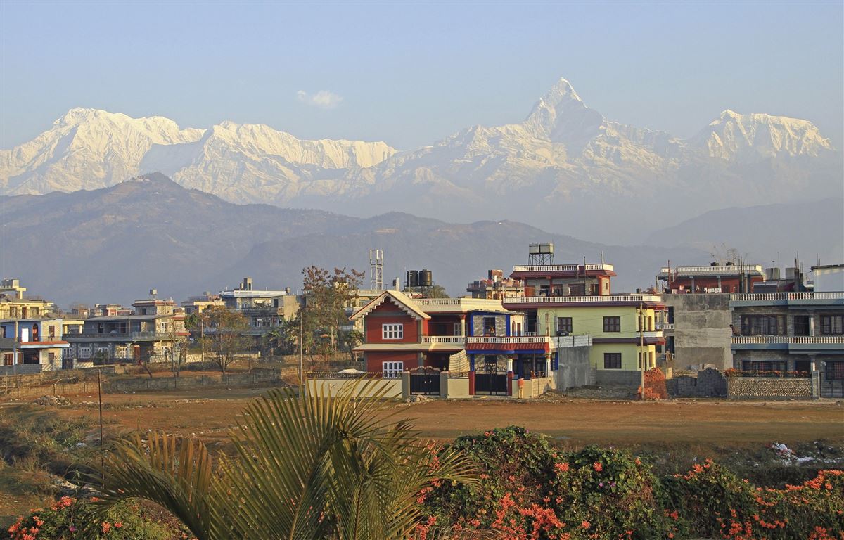 Pokhara mit Annapurna Himal im Hintergrund