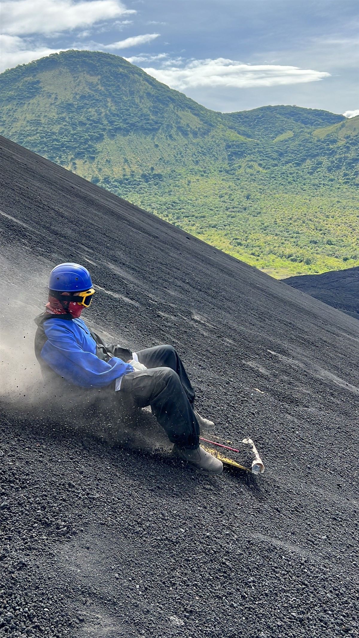 Rasante Vulkanboard-Abfahrt am Hang des Cerro Negro