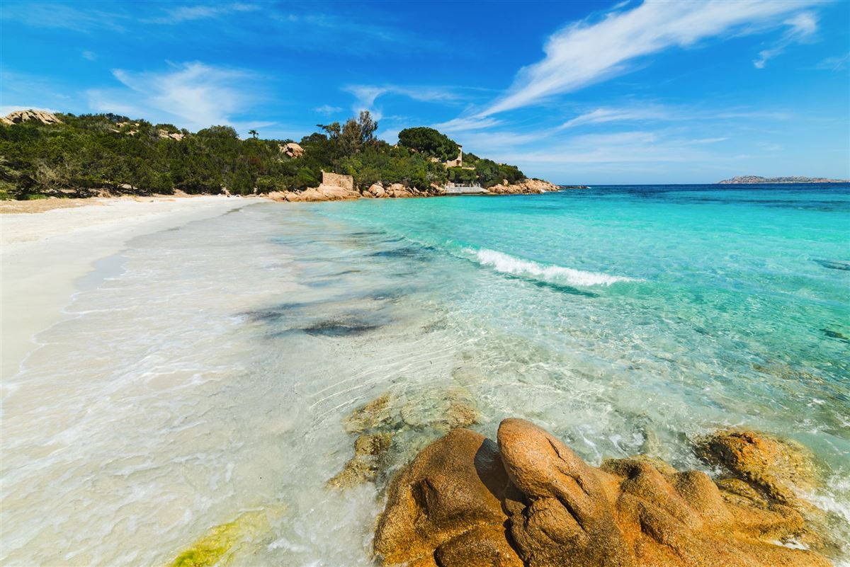 Strand der Costa Smeralda im Norosten Sardiniens