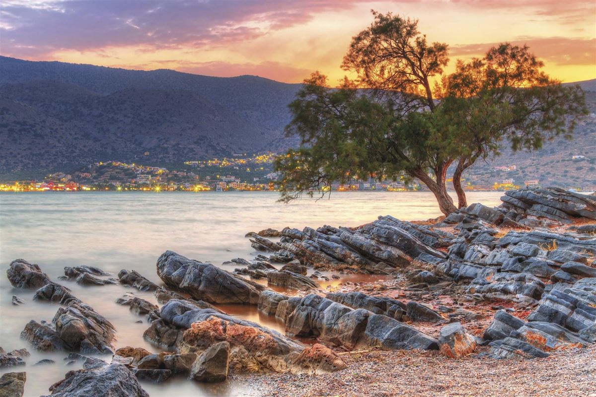 Sonnenuntergang in der malerischen Mirabello-Bucht, Kreta
