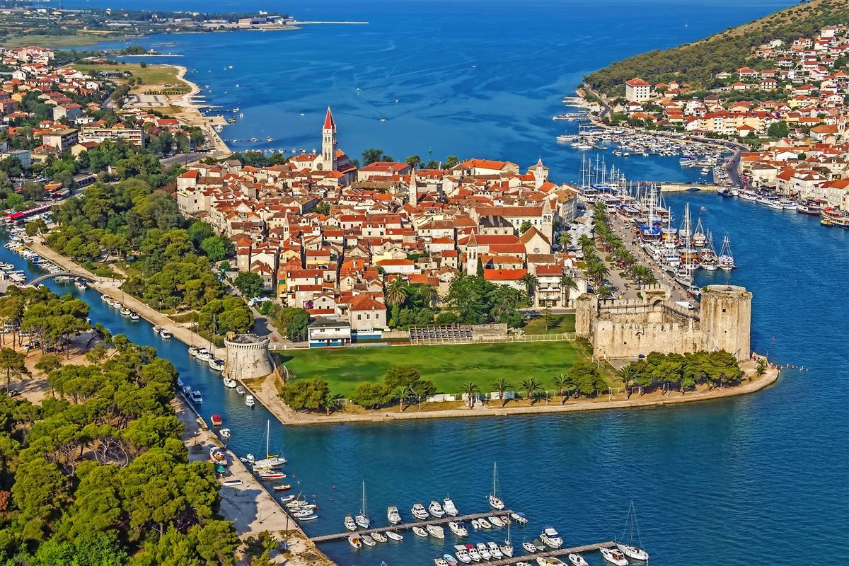 Die Altstadt von Trogir auf einer Insel