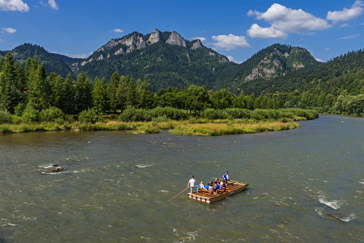 Holzflöße in der Dunajec-Schlucht