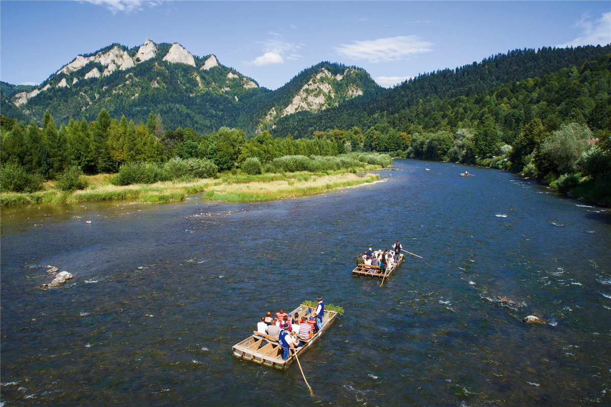 Holzflöße in der Dunajec-Schlucht