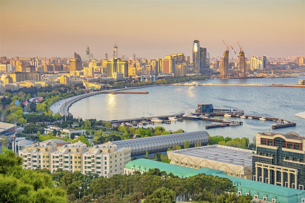 Blick auf die Innenstadt von Baku