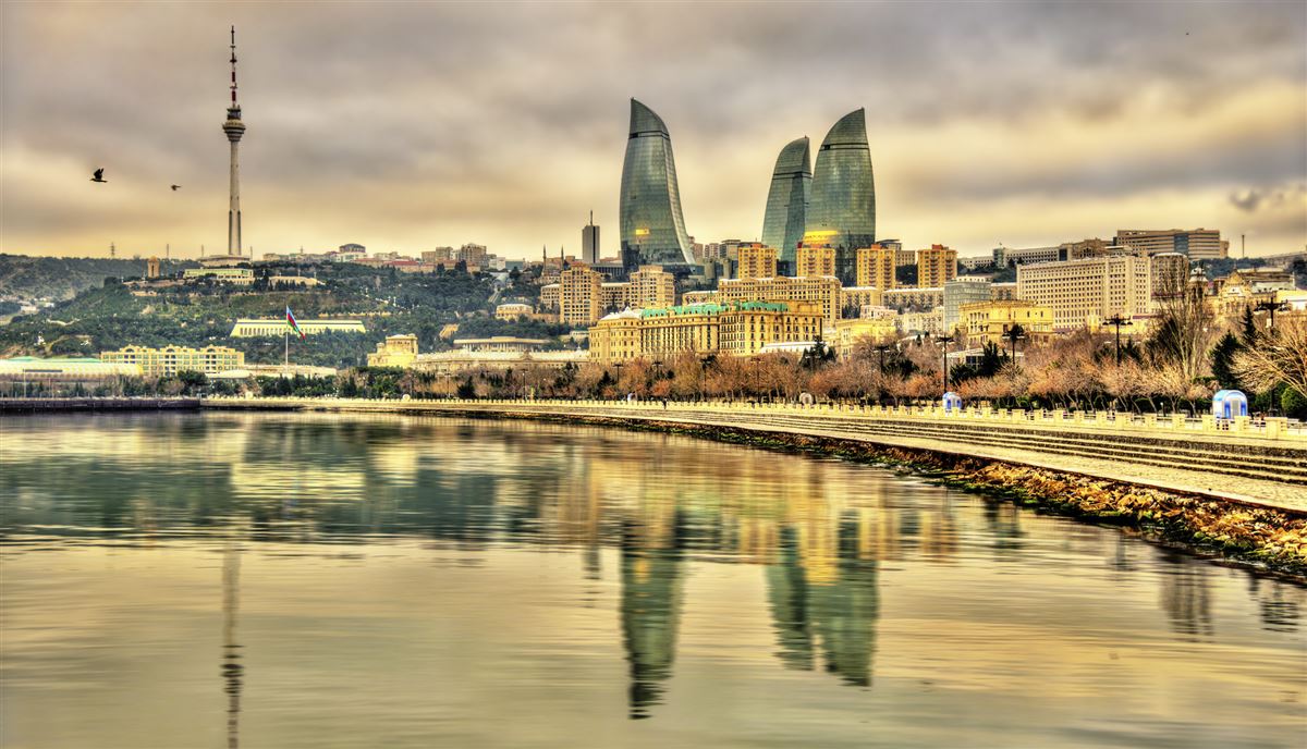 Blick auf Baku am Kaspischen Meer