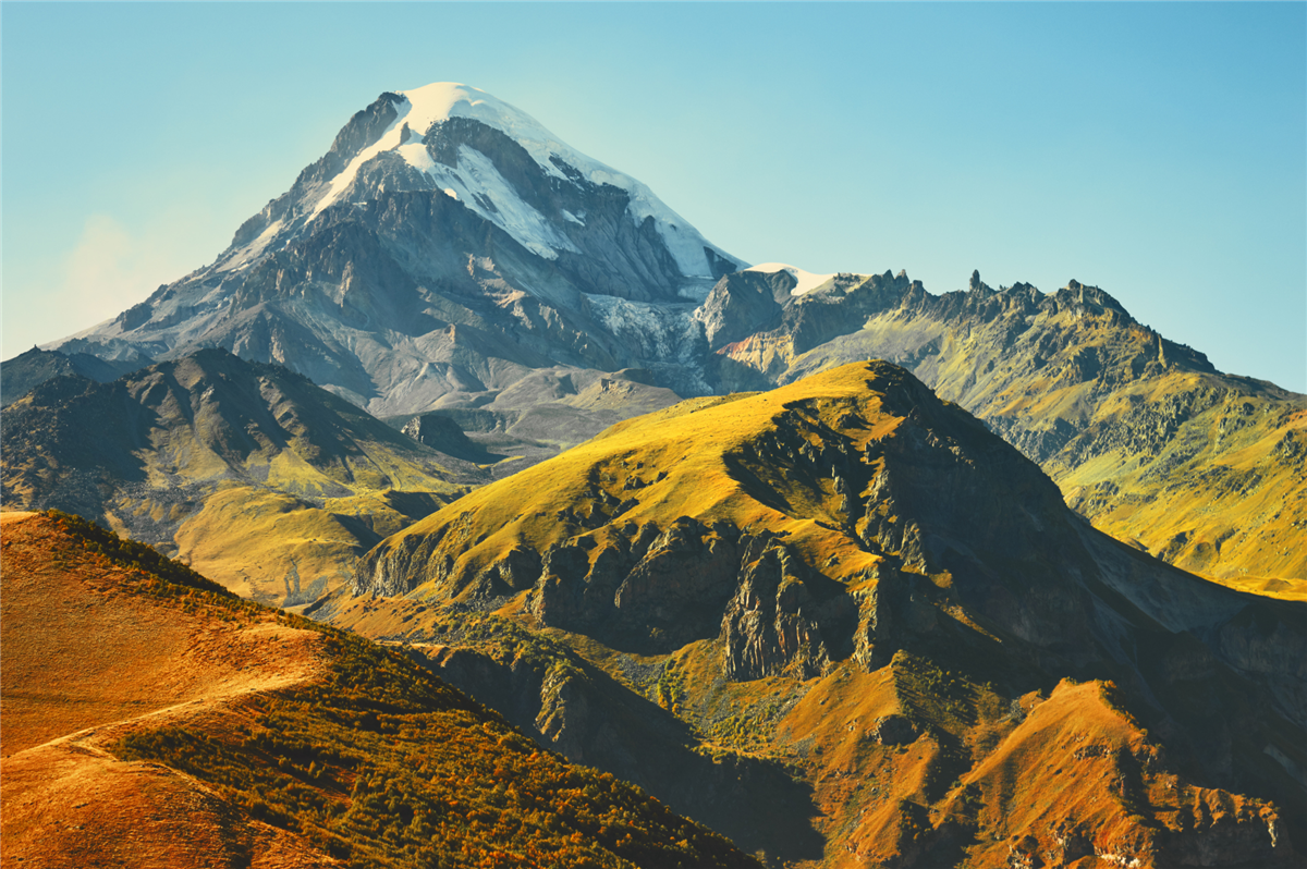 Blick auf den Kazbek im Kaukasus-Gebirge