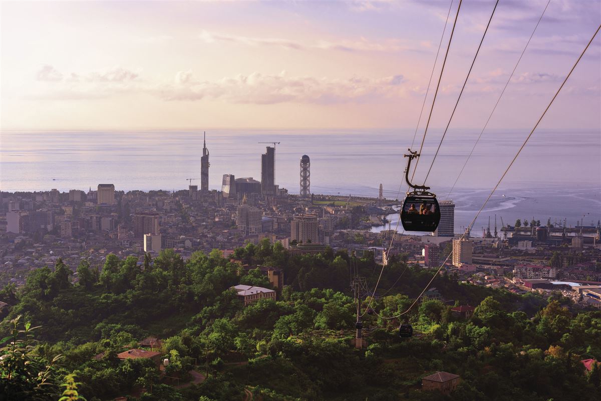 Blick auf Batumi in der Abenddämmerung