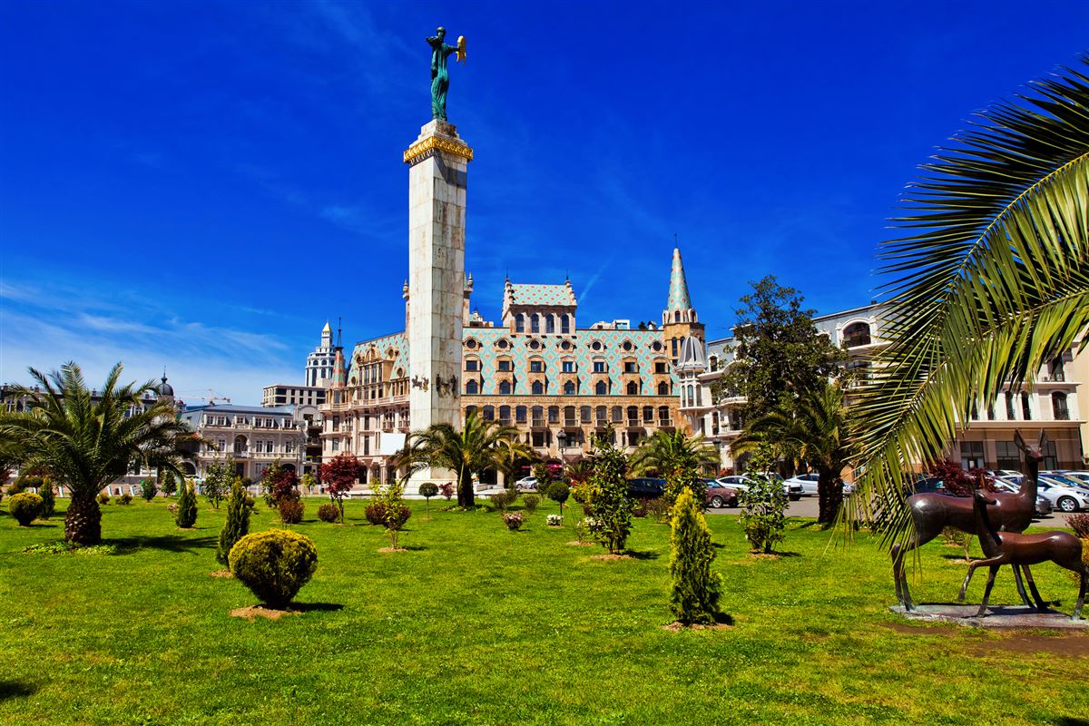 Der Era-Platz in Batumi mit Medea-Statue