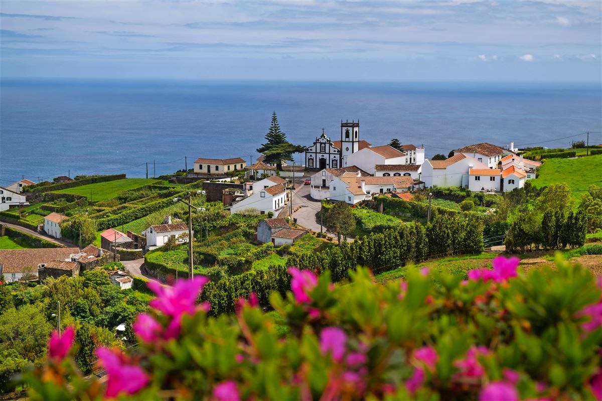 Dorf an der Nordküste der Insel São Miguel