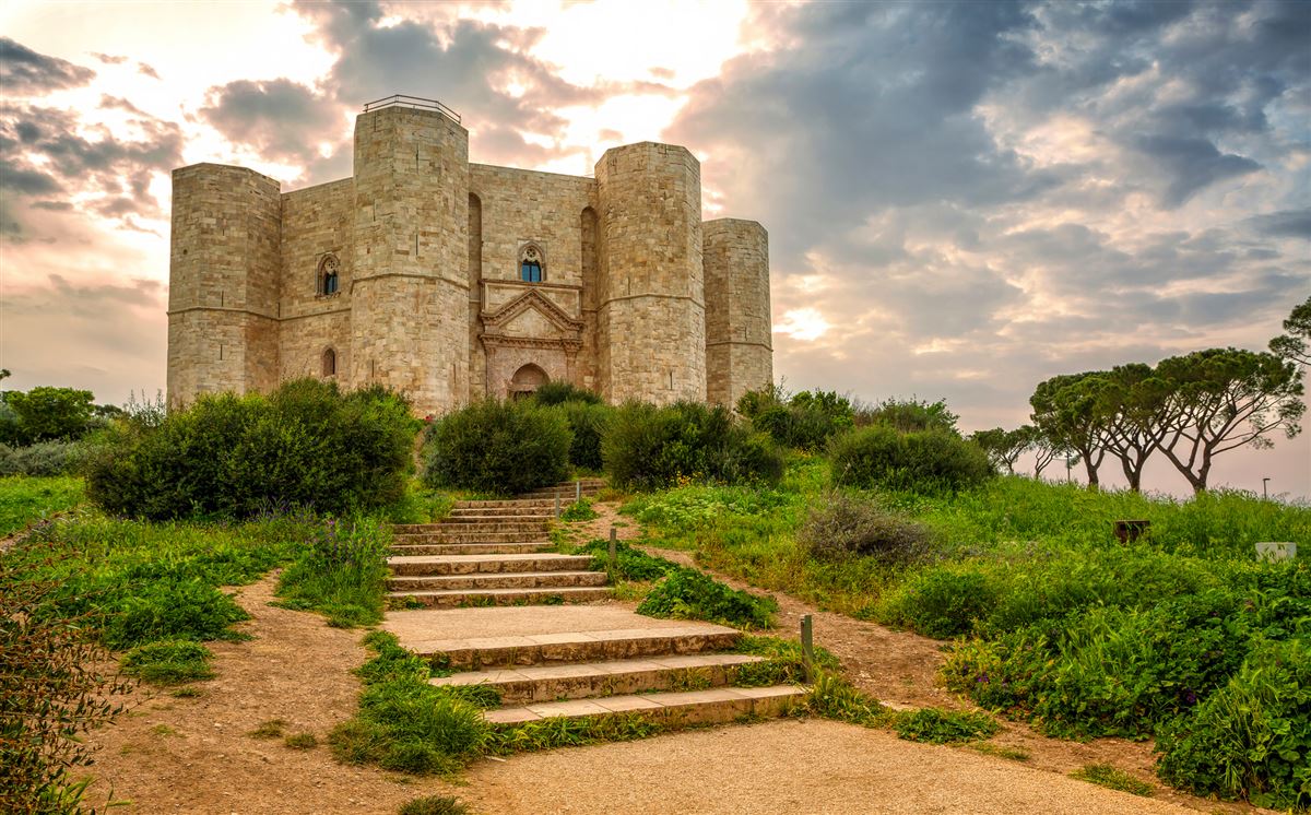 Mächtiges Castel del Monte, Apulien